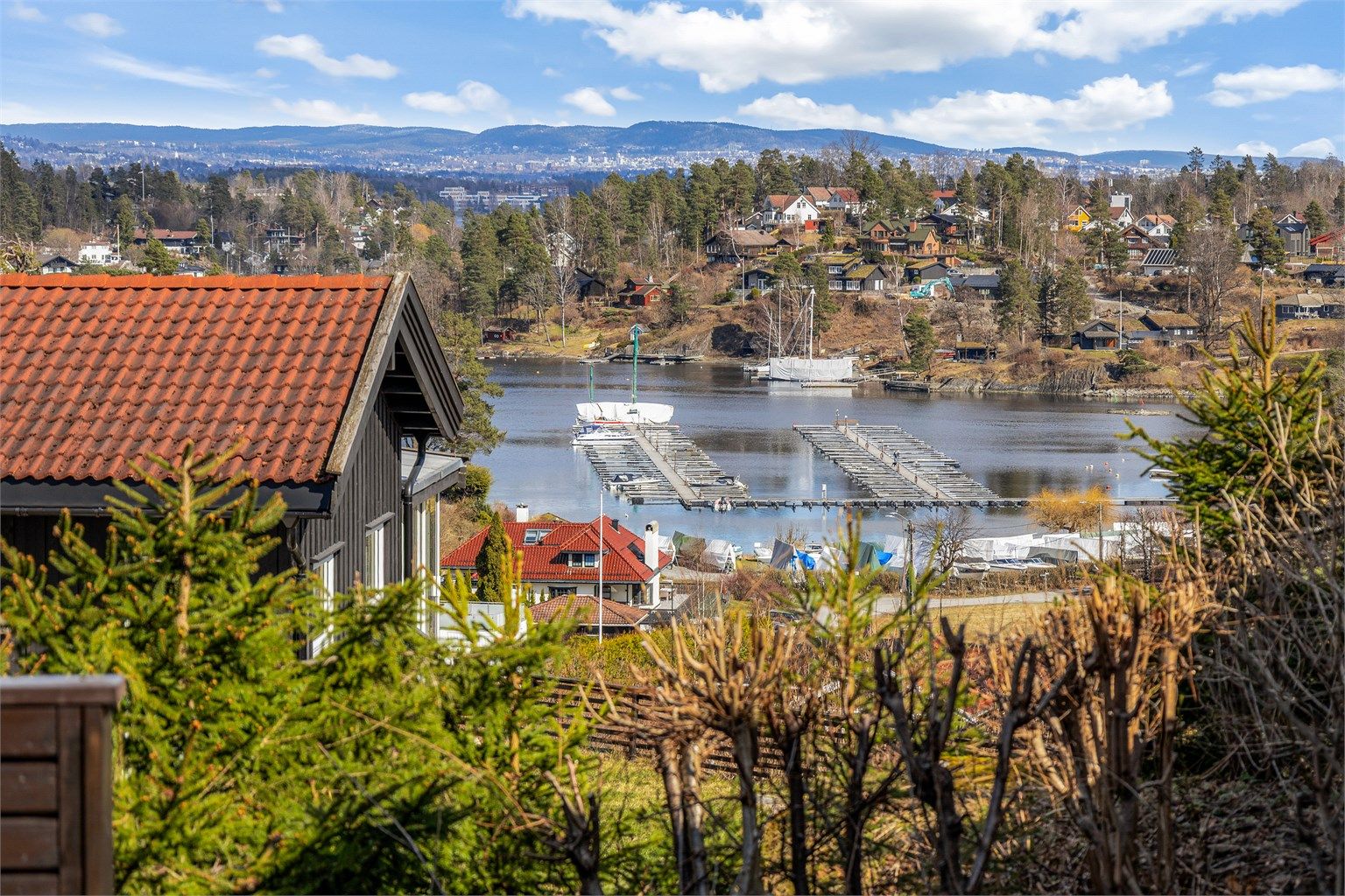 Utsikten mot båthavna.