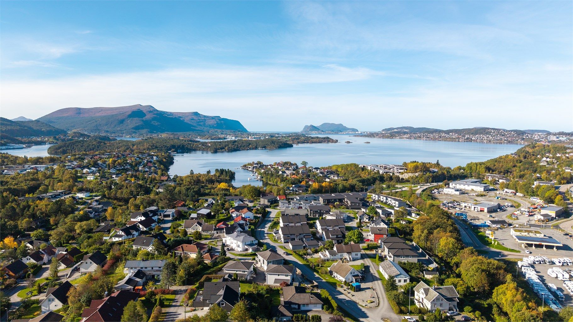 Attraktiv beliggenhet på Blindheim med kort vei til skoler, dagligvarebutikker og flotte turområder.