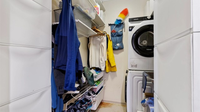 Vaskerommet befinner seg like ved inngangen i boligens første etasje.