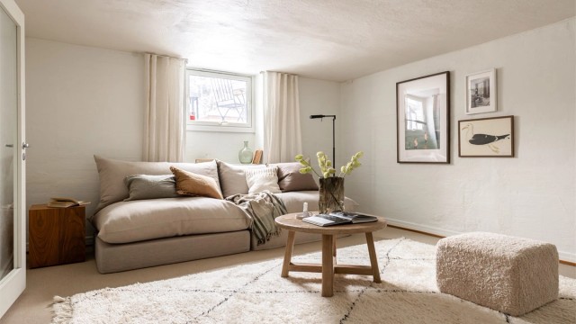 Lys kjellerstue med plass til sofa og TV-møbel. Tegninger for godkjent bruksendring ligger vedlagt i salgsoppgaven, se pkt. ferdigattest for mer informasjon om forutsetninger stilt av Plan- og bygningsetaten