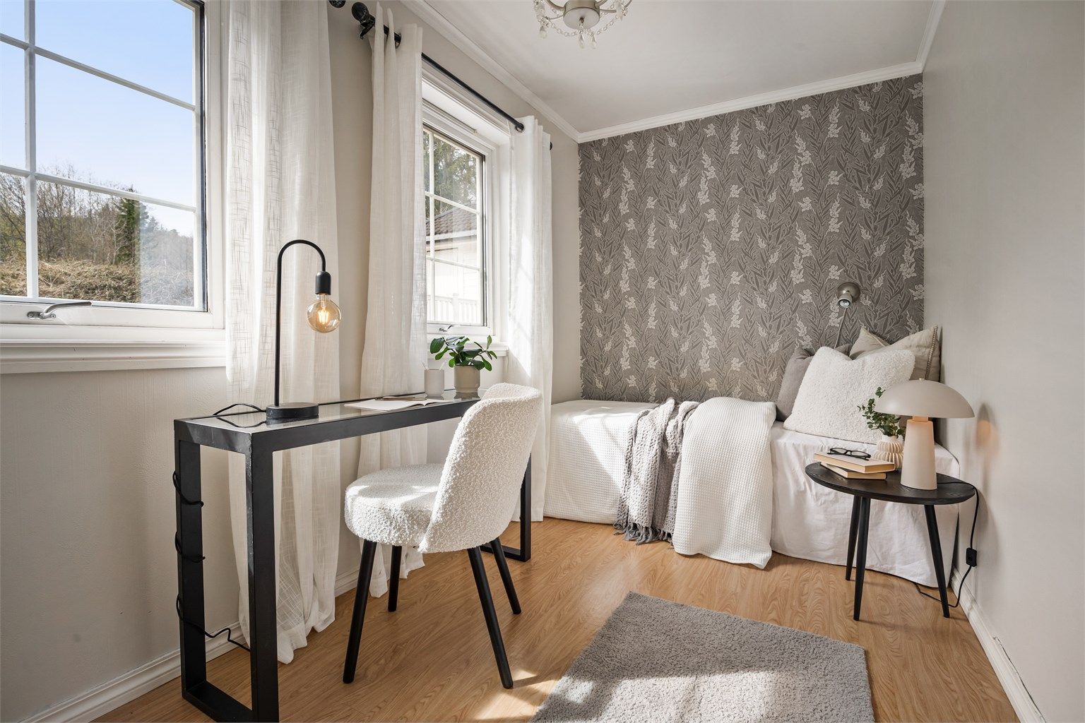 Praktisk soverom i første etasje.