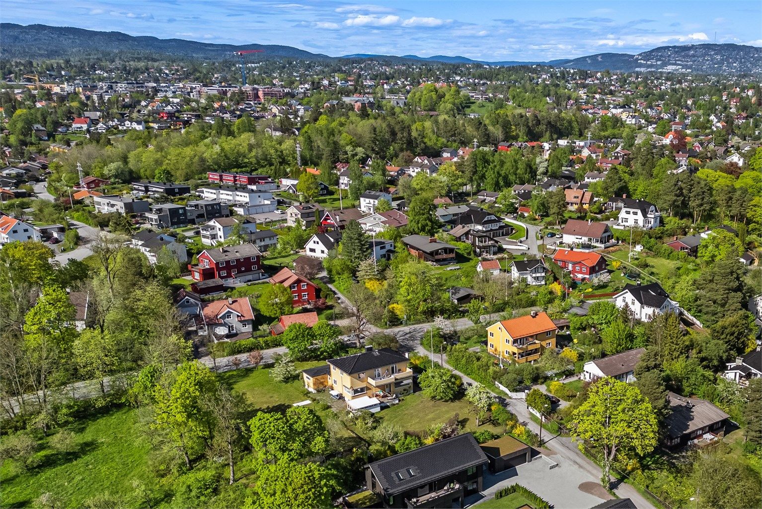  Eiendommen ligger sentralt på Stabekk med gangavstand til Stabekk sentrum, tog og buss