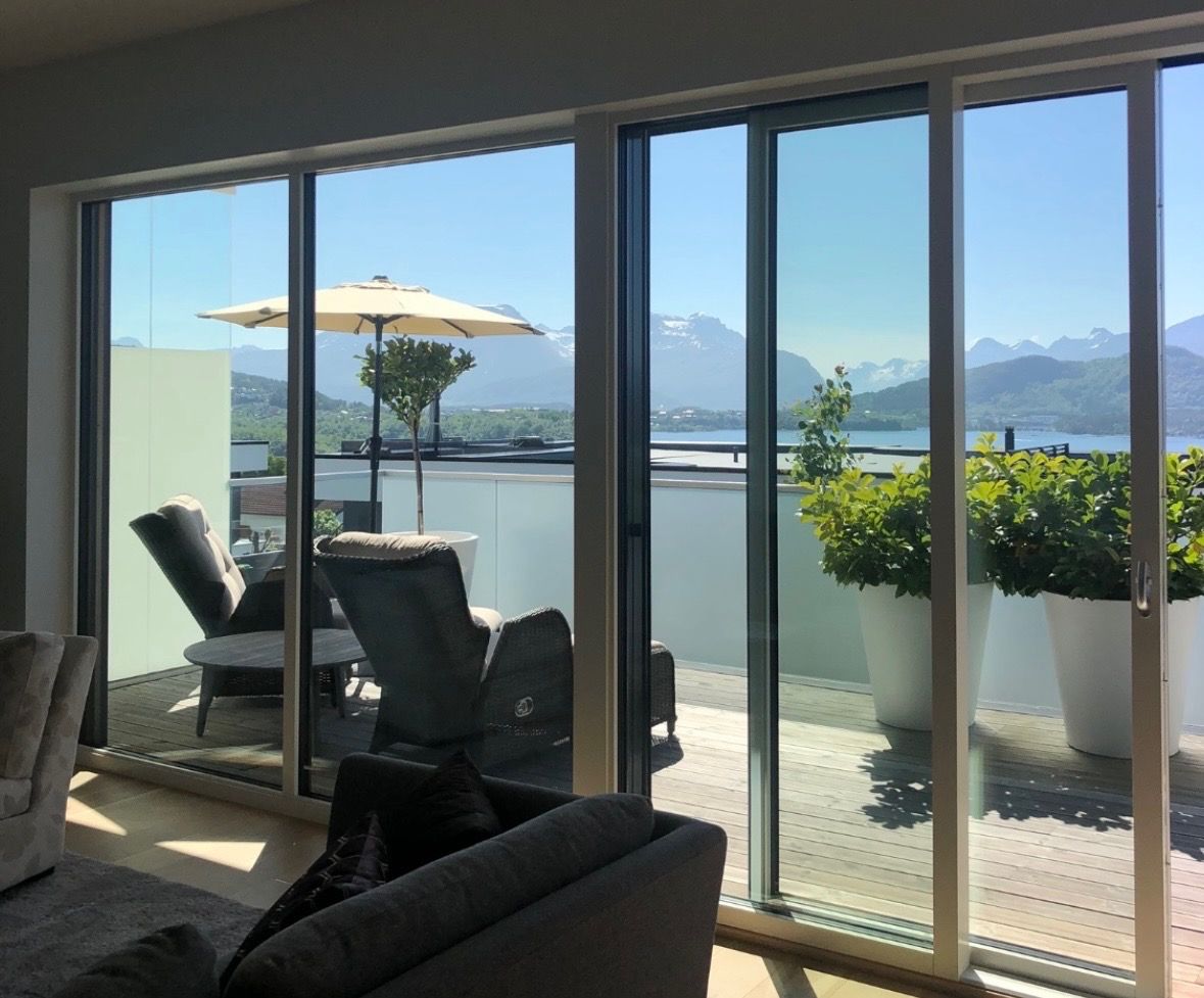 Fra stuen mot balkong