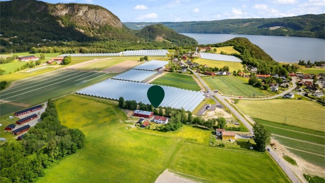 Eiendommen er godt egnet for hestehold (bl.a. tilrettelagt med 3 bokser i låve, paddock og beiter). Foto: Ole Thorgeir Solheim Thoresen