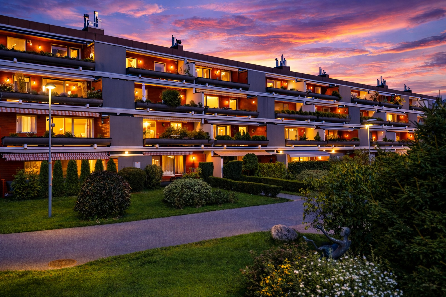 Leiligheten ligger ettertraktet til på Fossum/Eiksmarka med marka som nærmeste nabo. Turstier/skiløyper rett utenfor døren. Kun 5 min gange til buss og 15 min gange til T-bane