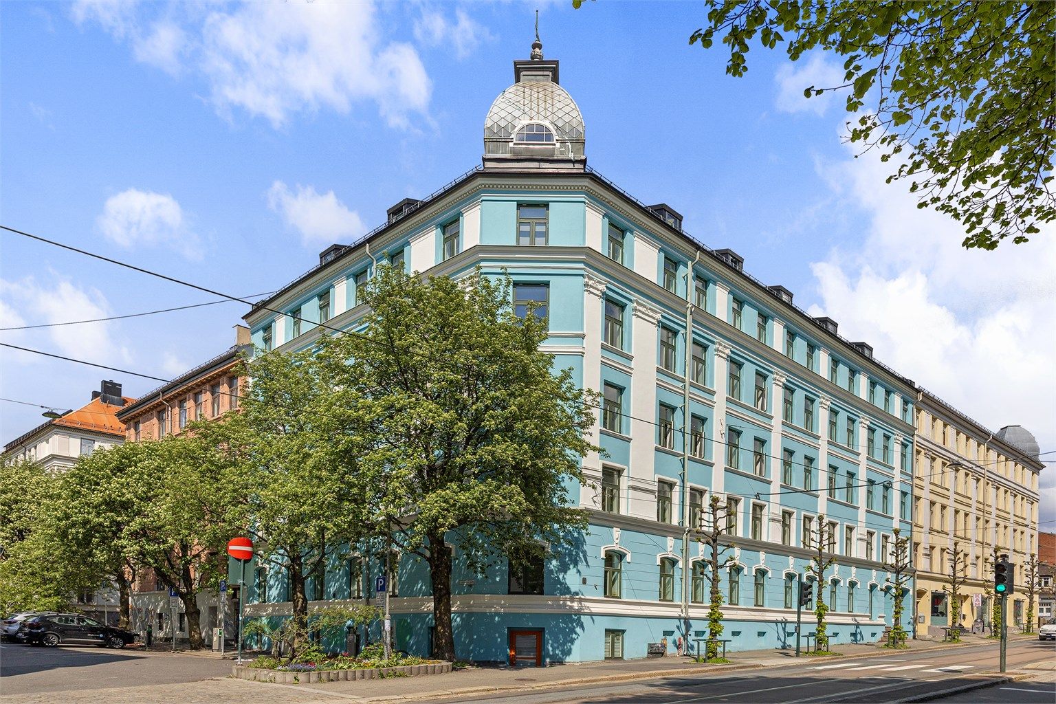 En klassisk bygård fra 1895 med en nylig oppgradert fasade.
