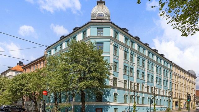 En klassisk bygård fra 1895 med en nylig oppgradert fasade.