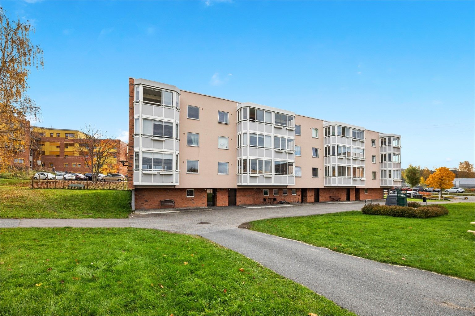 Eiendomsmegler Krogsveen v/Idriss Eliassy ønsker velkommen til Løvenstadvegen 12