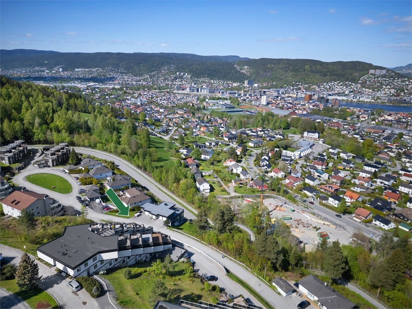 Gangavstand til bussholdeplass langs Austadveien med forbindelser til Åssiden via Drammen sentrum