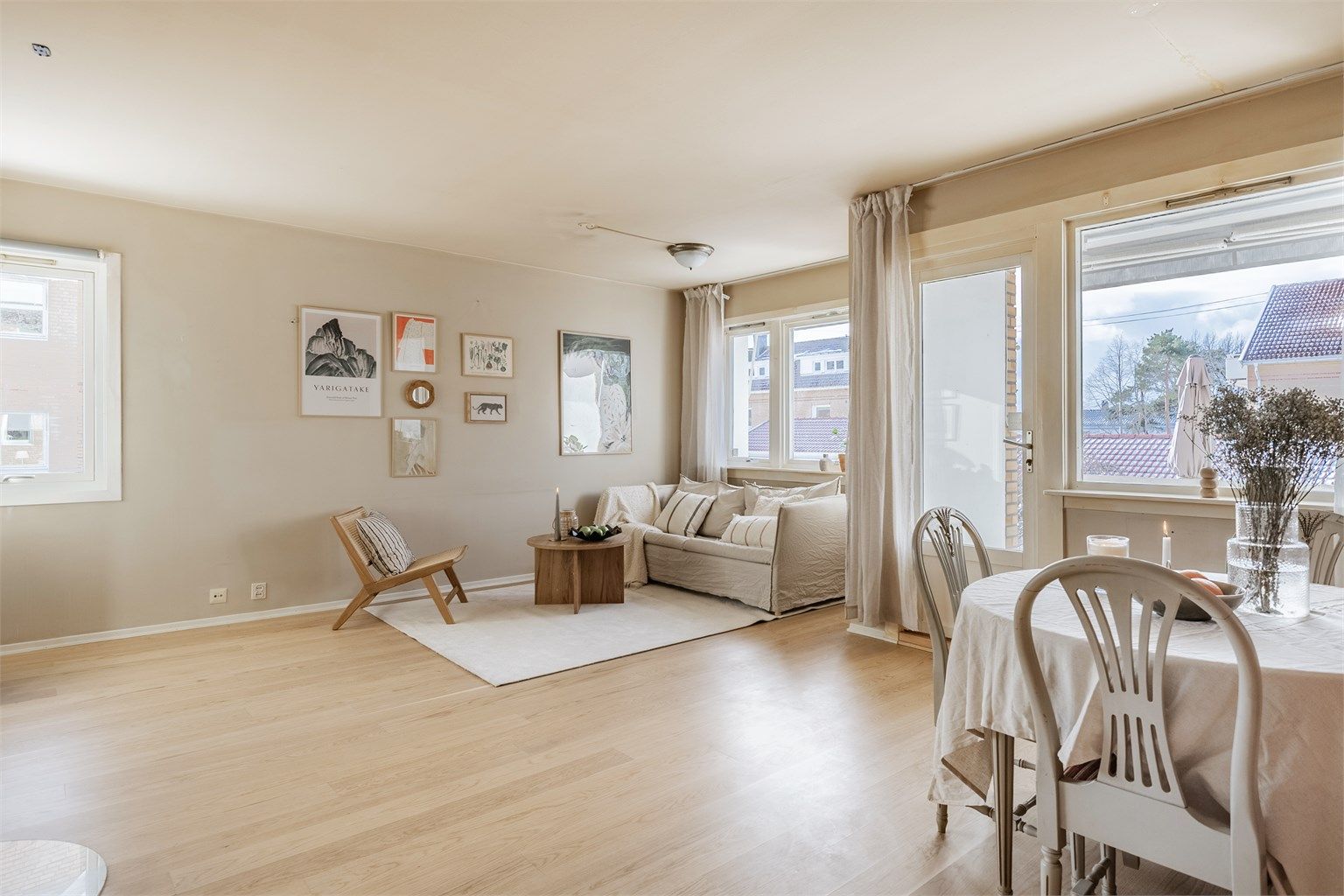 Velkommen til Lambertseterveien 5A og denne romslige og populære 3-roms leiligheten med utgang til hage - Presentert av Christoffer S. Akerjordet og Krogsveen Nordstrand 