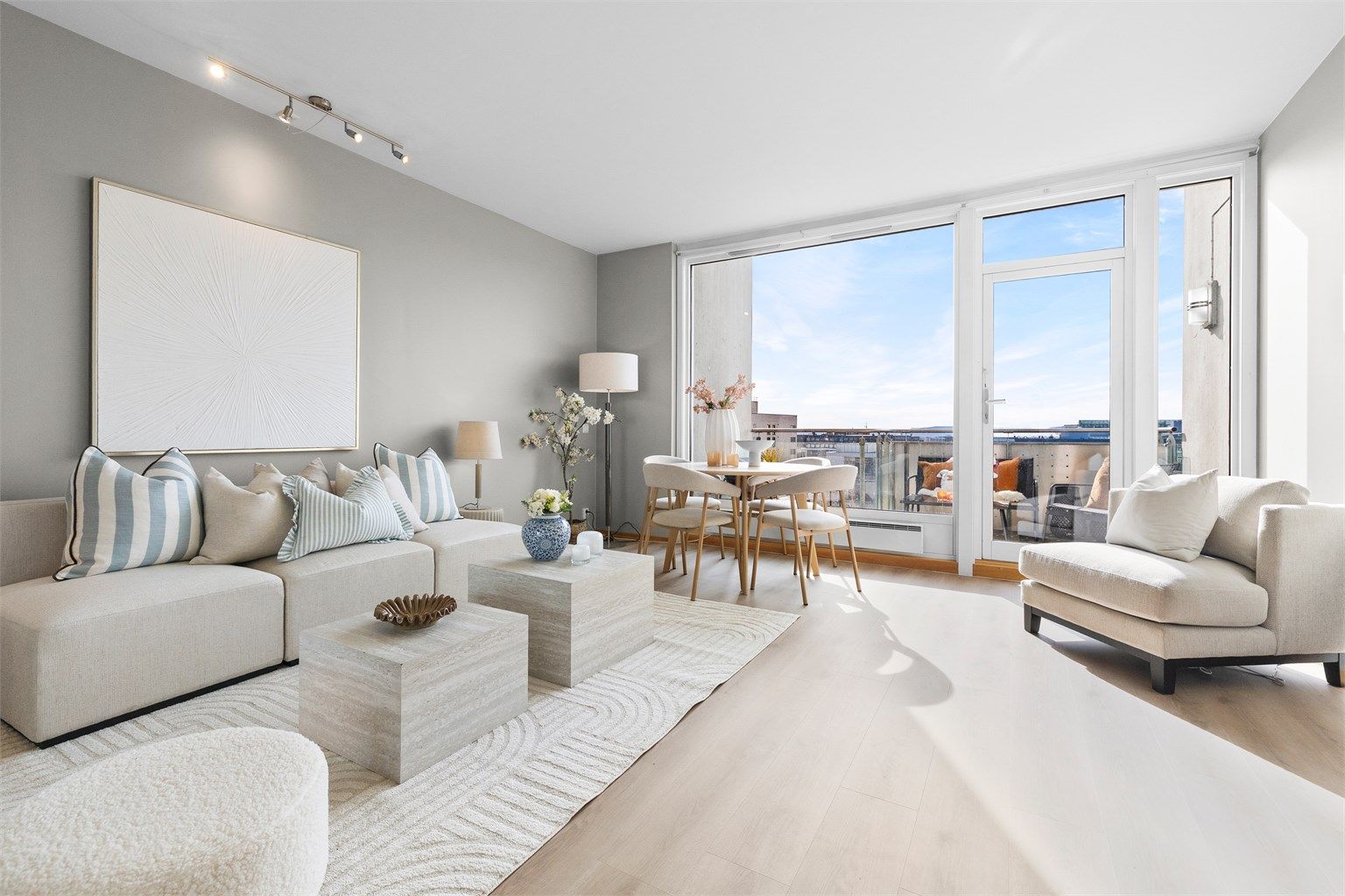 Lys og gjennomgående 3-roms selveierleilighet i 6. etasje - høyt og fritt beliggende i Nydalen! 