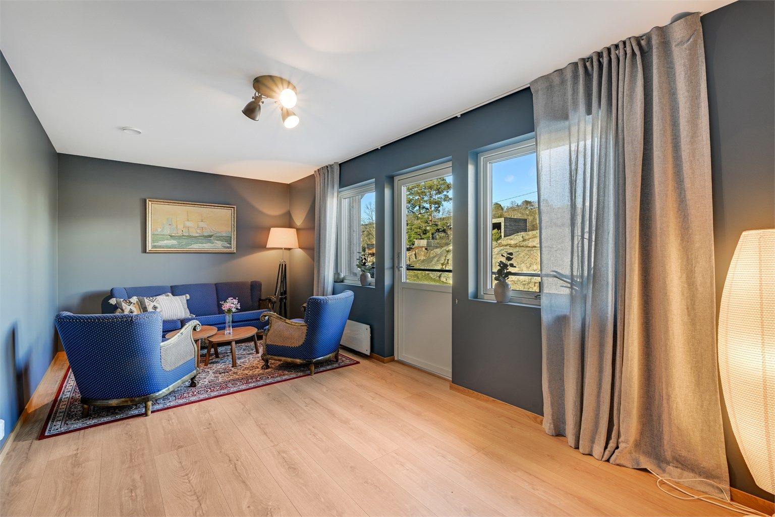 Soverom 2. er av god størrelse og har adkomst ut til en luftebalkong.