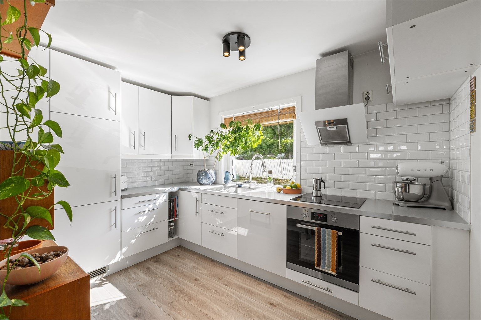 Velkommen til Myrerveien 44A! Pen og innbydende 4-roms i barnevennlig område med nærhet til både skole og marka