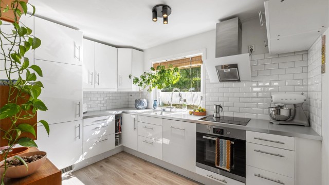 Velkommen til Myrerveien 44A! Pen og innbydende 4-roms i barnevennlig område med nærhet til både skole og marka