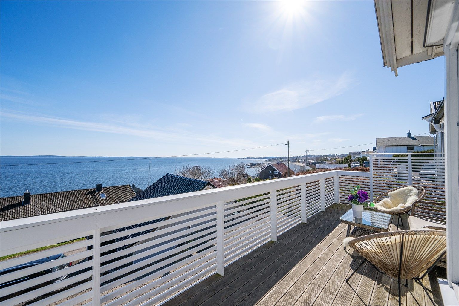 Den østvendte balkongen på 13 m² er et perfekt sted for morgenkaffen.