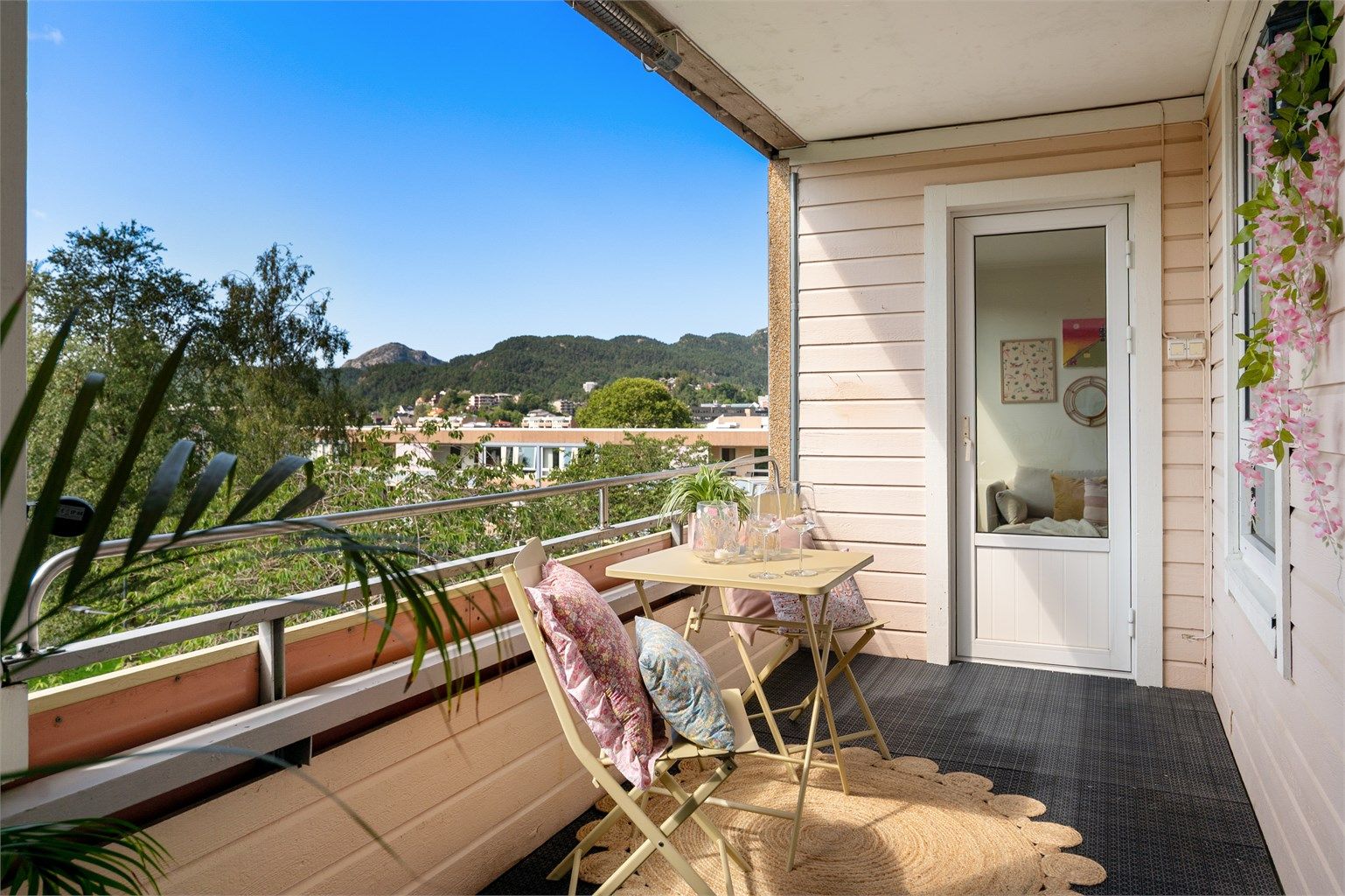 - Velkommen til Ortuflaten 63! -