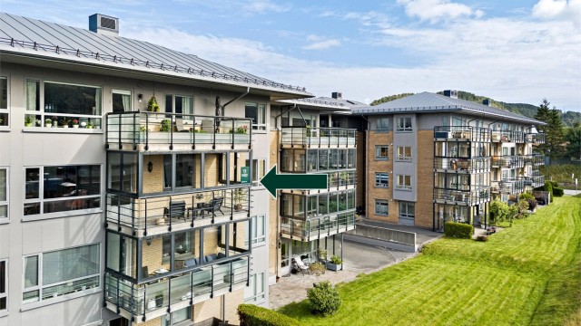 Godt holdt 3-roms eierleilighet i populære Øvrevollen 3 presenteres av Krogsveen v/eiendomsmegler Robert T. Iversen