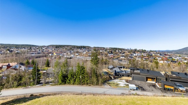 Utsikten fra hovedbalkongen. Fra denne kan en se helt opp mot Varingskollen