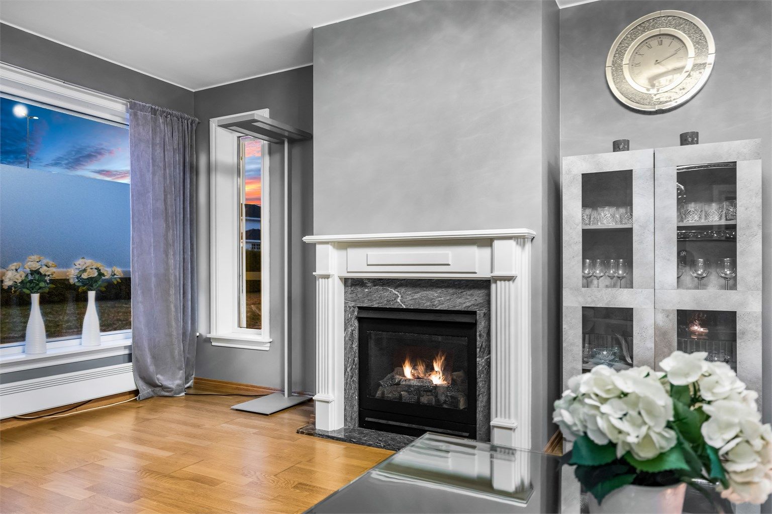 Den stemningsfulle gasspeisen gir både varme og atmosfære.