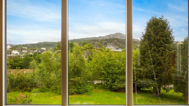 Samtlige vinduer i huset er blitt skiftet ut i senere tid.