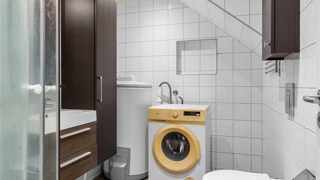 Bad fra 2011 med gulvvarme, dusj og opplegg for vaskemaskin - Det er ikke søkt om etablering av ny boenhet.