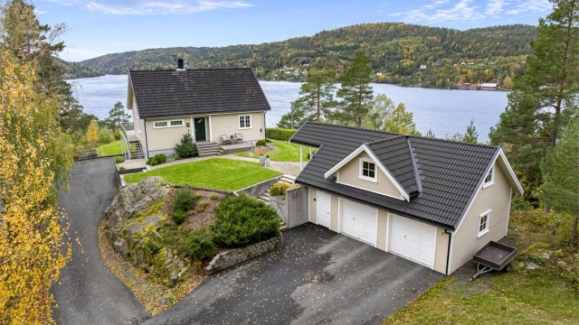 Luftig utsiktstomt med kort vei til Songevannet og brygge som tilhører.