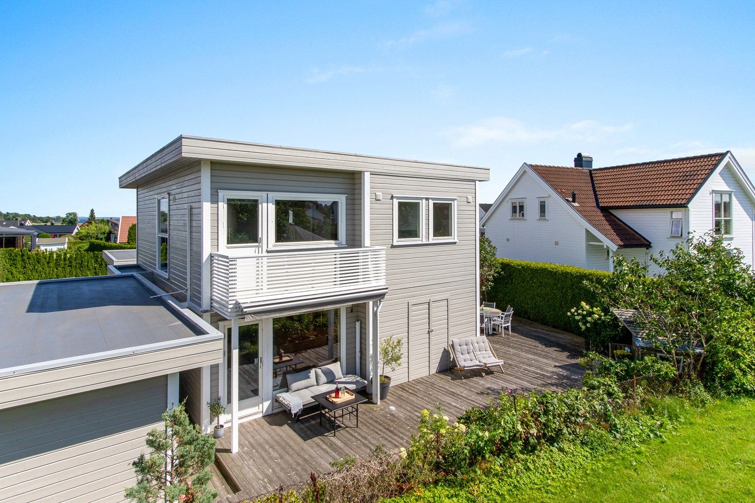 Velkommen til Krepseveien 10C! En pen og moderne enebolig over 2 plan i attraktive og barnevennlige omgivelser!