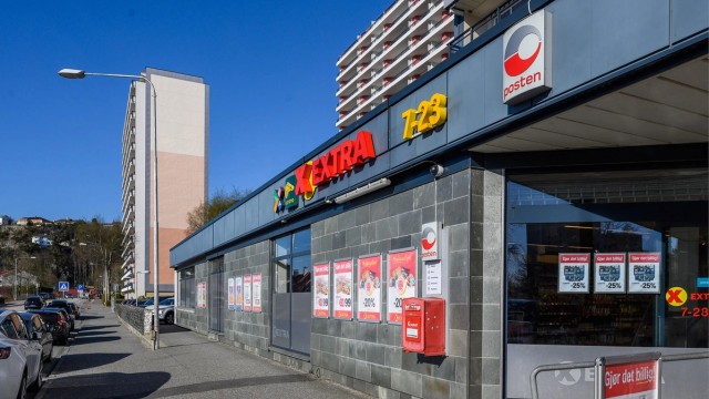 Coop Extra ligger i bunnen av naboblokken.