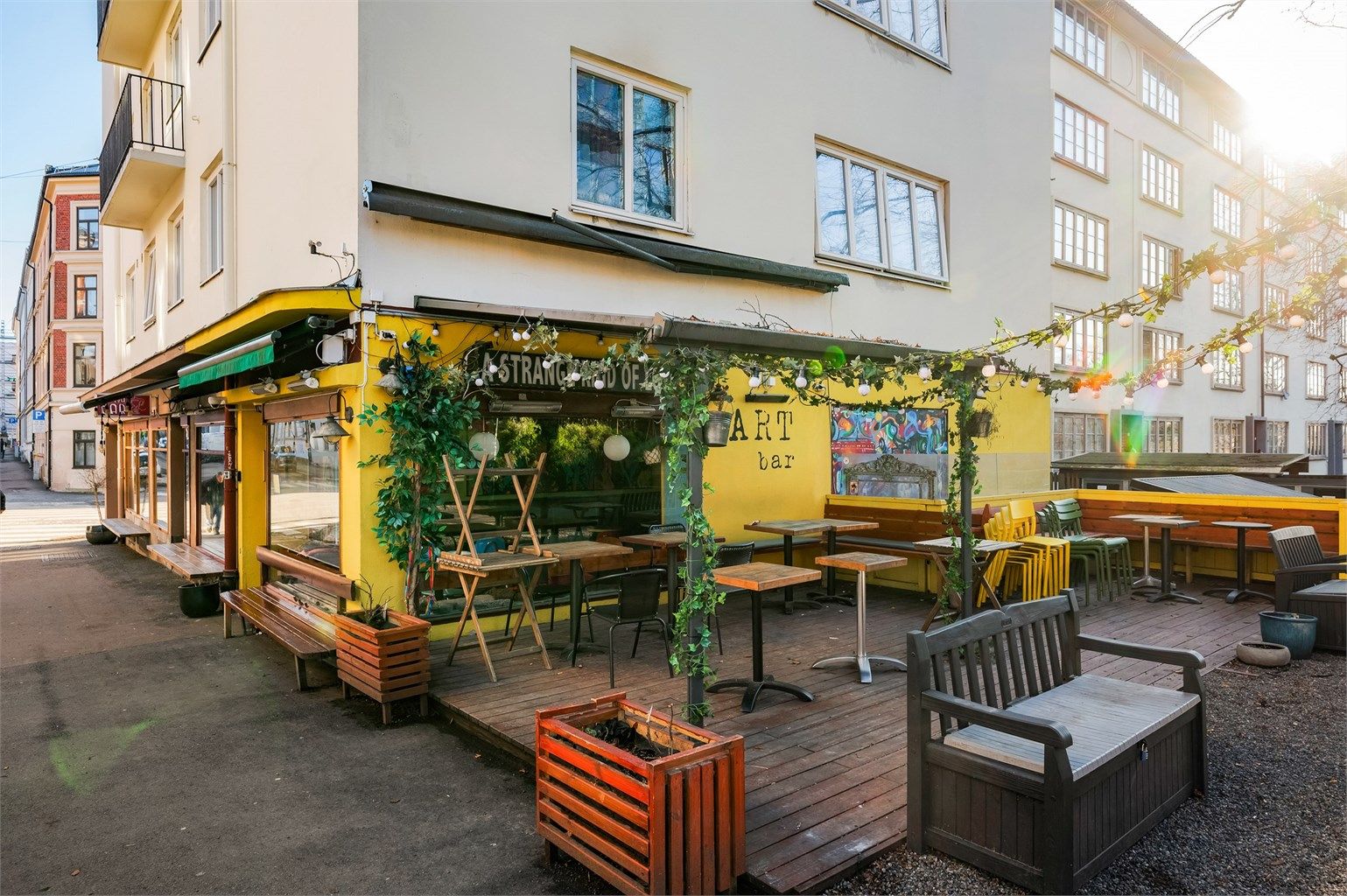 Populære Art Bar, like rundt hjørnet.