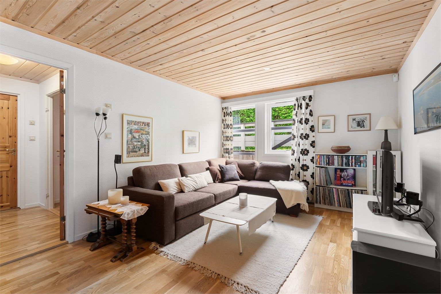 Kjellerstuen er et allsidig rom, perfekt som en ekstra TV-stue eller lekerom for barna.