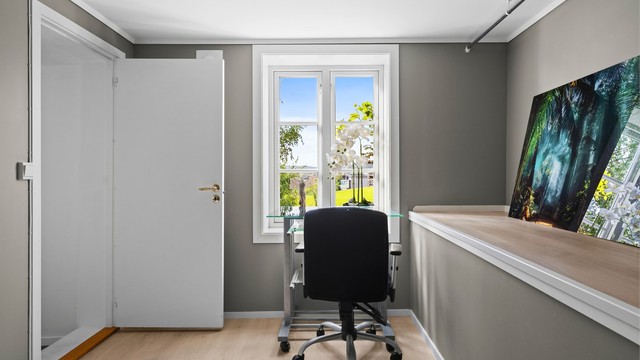 Det gjøres oppmerksom på at kjelleren i sin helhet er innredet, men ikke bruksendret/omsøkt til varig opphold.