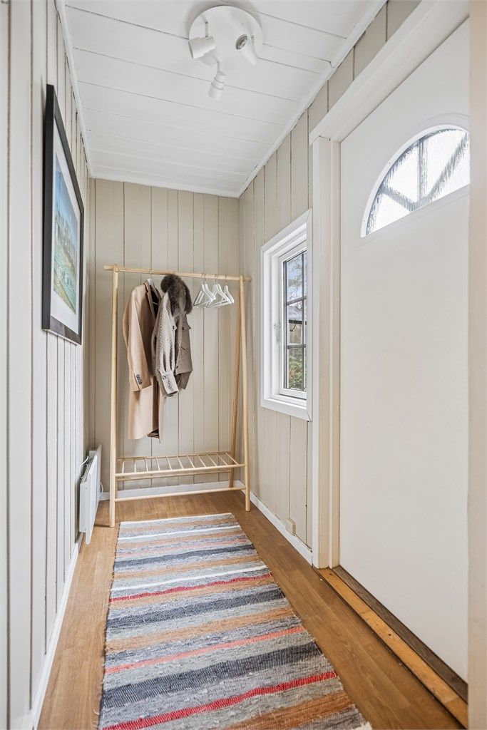 Hyggelig entré med plass for yttertøy.