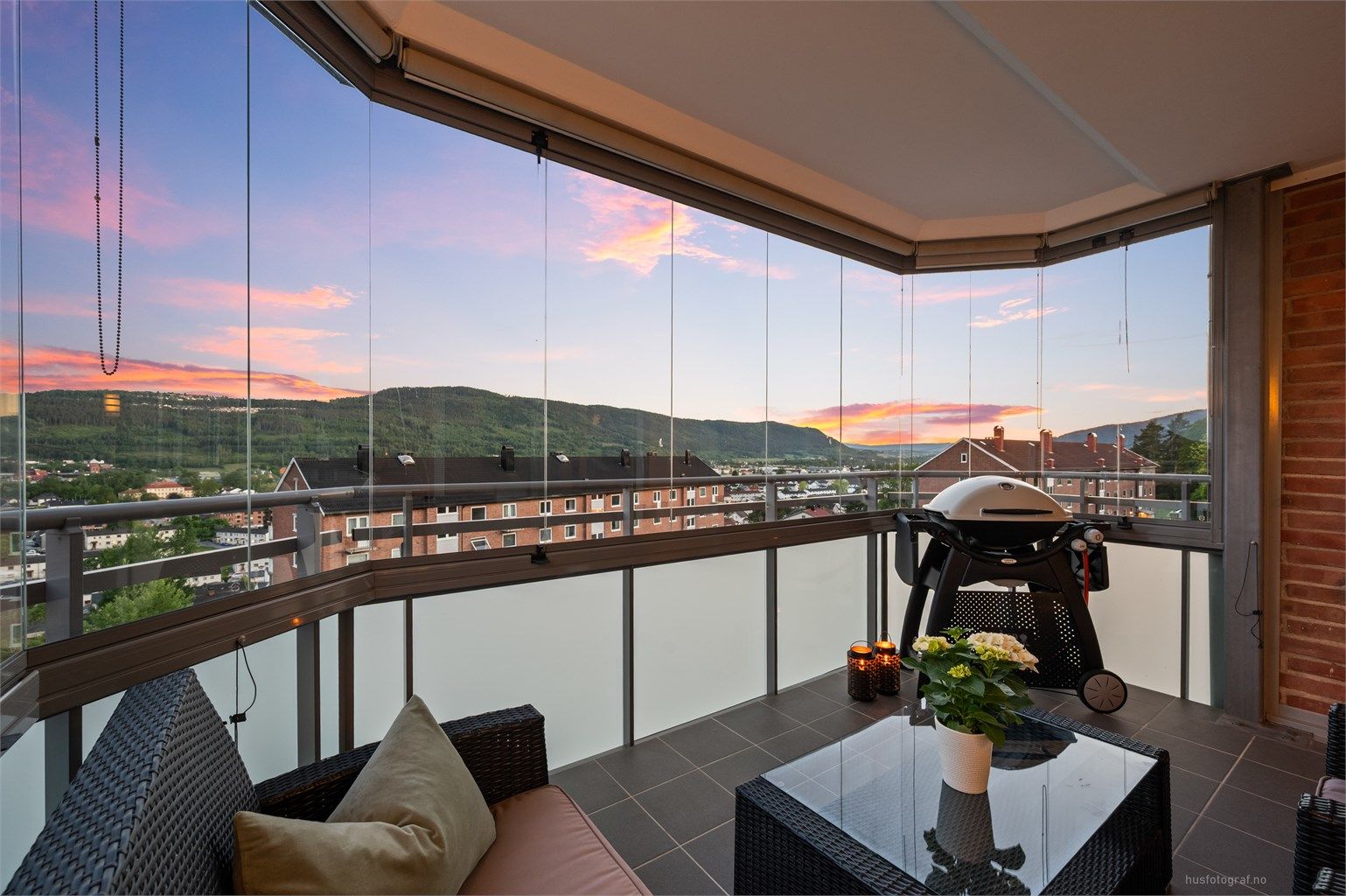 Eiendommen er beliggende i et attraktivt og veletablert boligområde. Foto: Haiman Askari/Knipzet AS