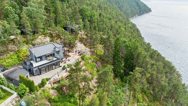 Eiendommen ligger fantastisk til innerst i blindvei.