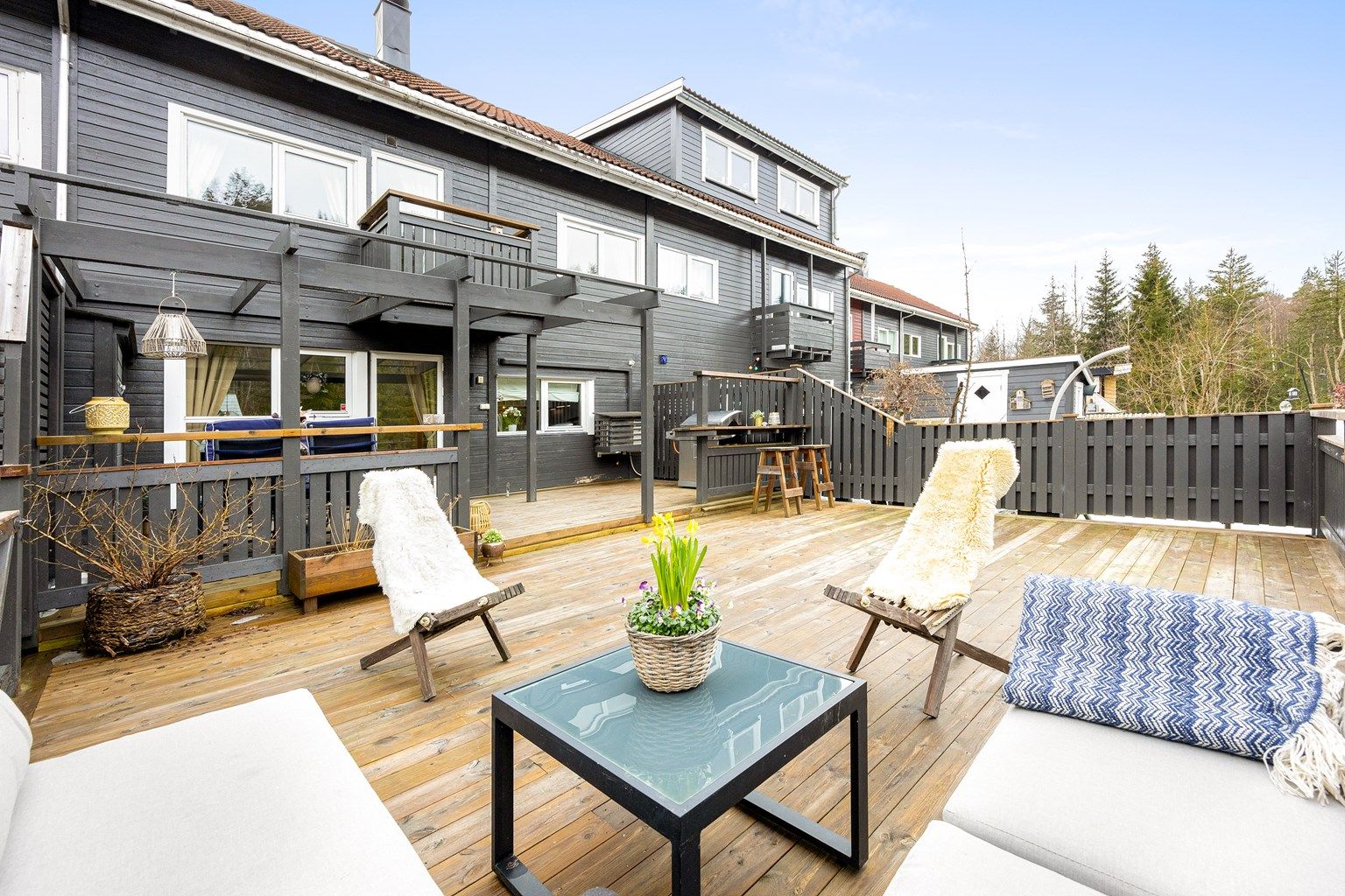 Velkommen til Jutulveien 51! Presentert av Krogsveen/Jørgen Løkenlien