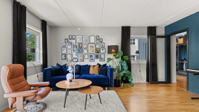 Som endeleilighet nyter boligen godt av ekstra lysinnslipp og privatliv.