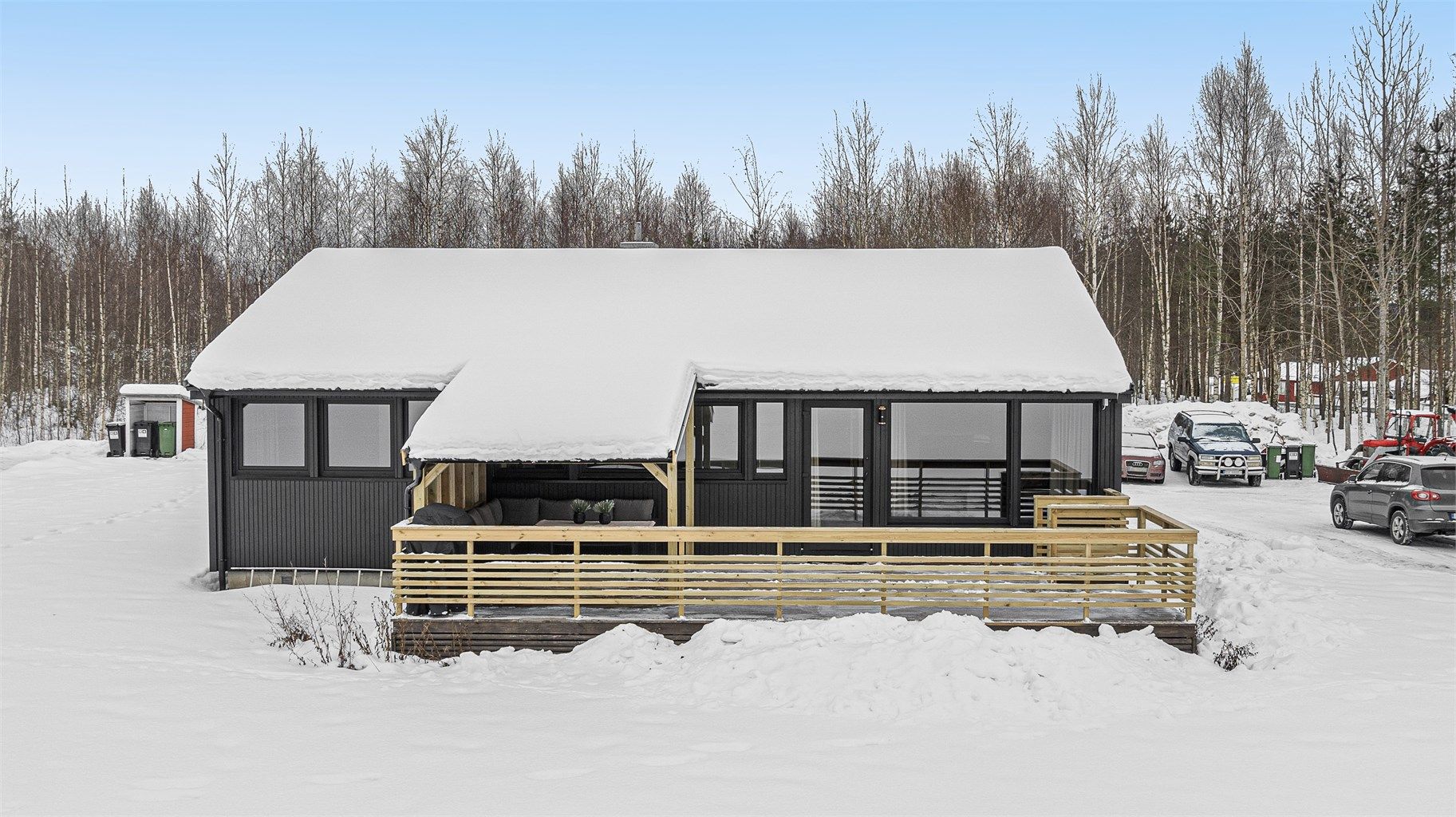 Takoverbygg og levegg bygget på i 2025, slik at man kan nyte uteområde end mer