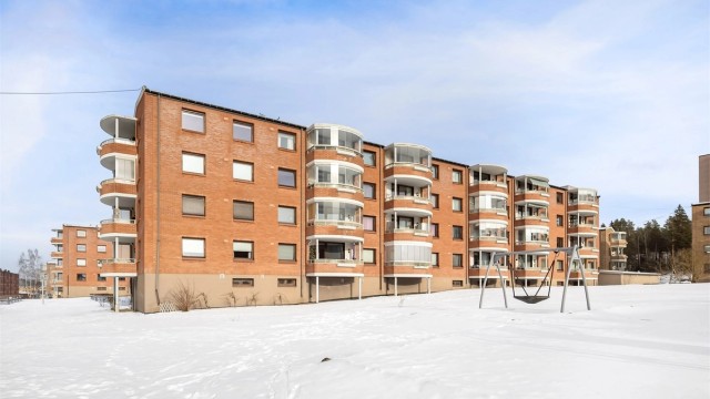 Fasaden på balkongsiden.
Det er god avstand mellom blokkene, som gir luftige og åpne uteområder.