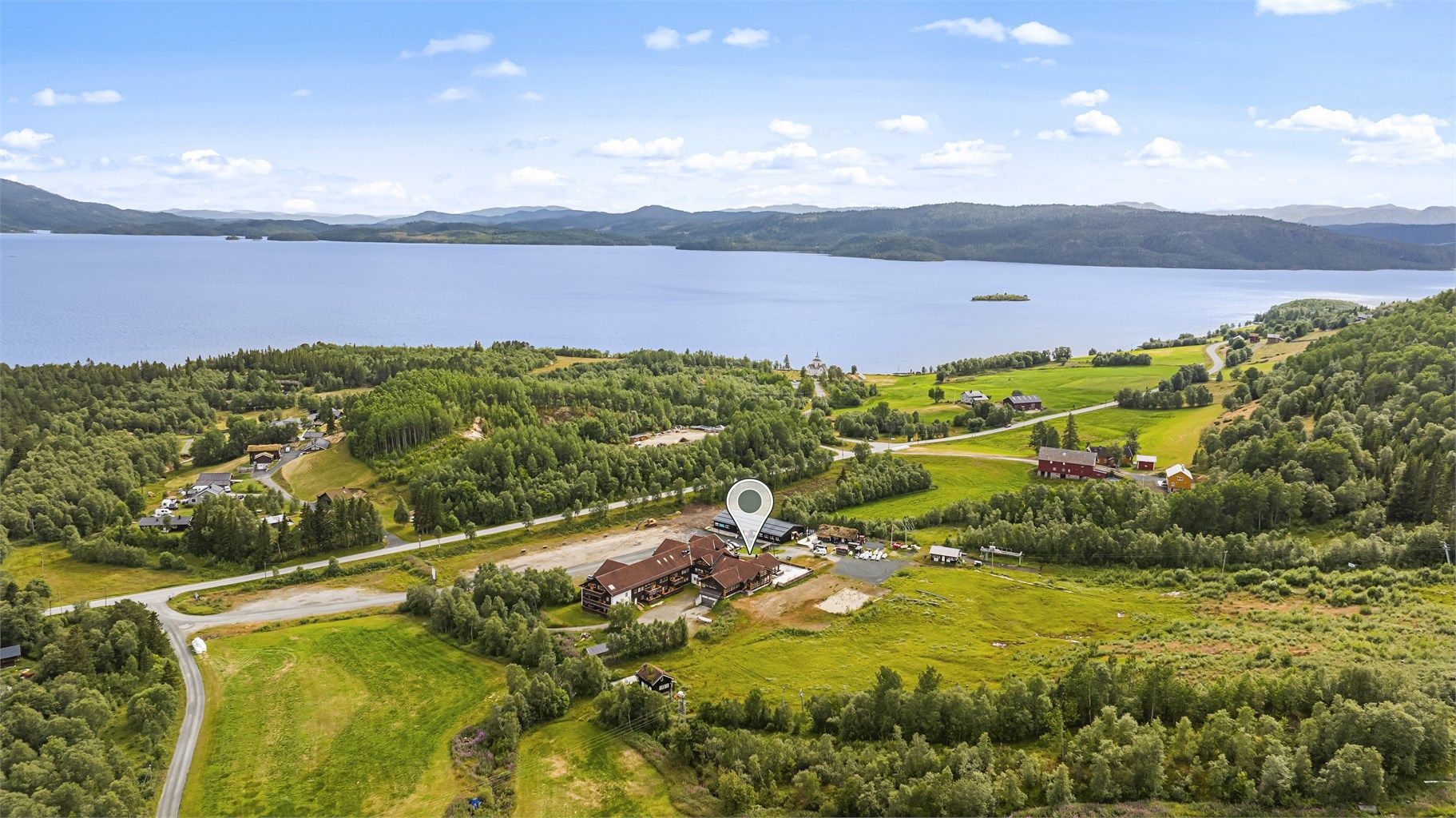 Fra området har du utsyn mot Totak og de omkringliggende fjellene.