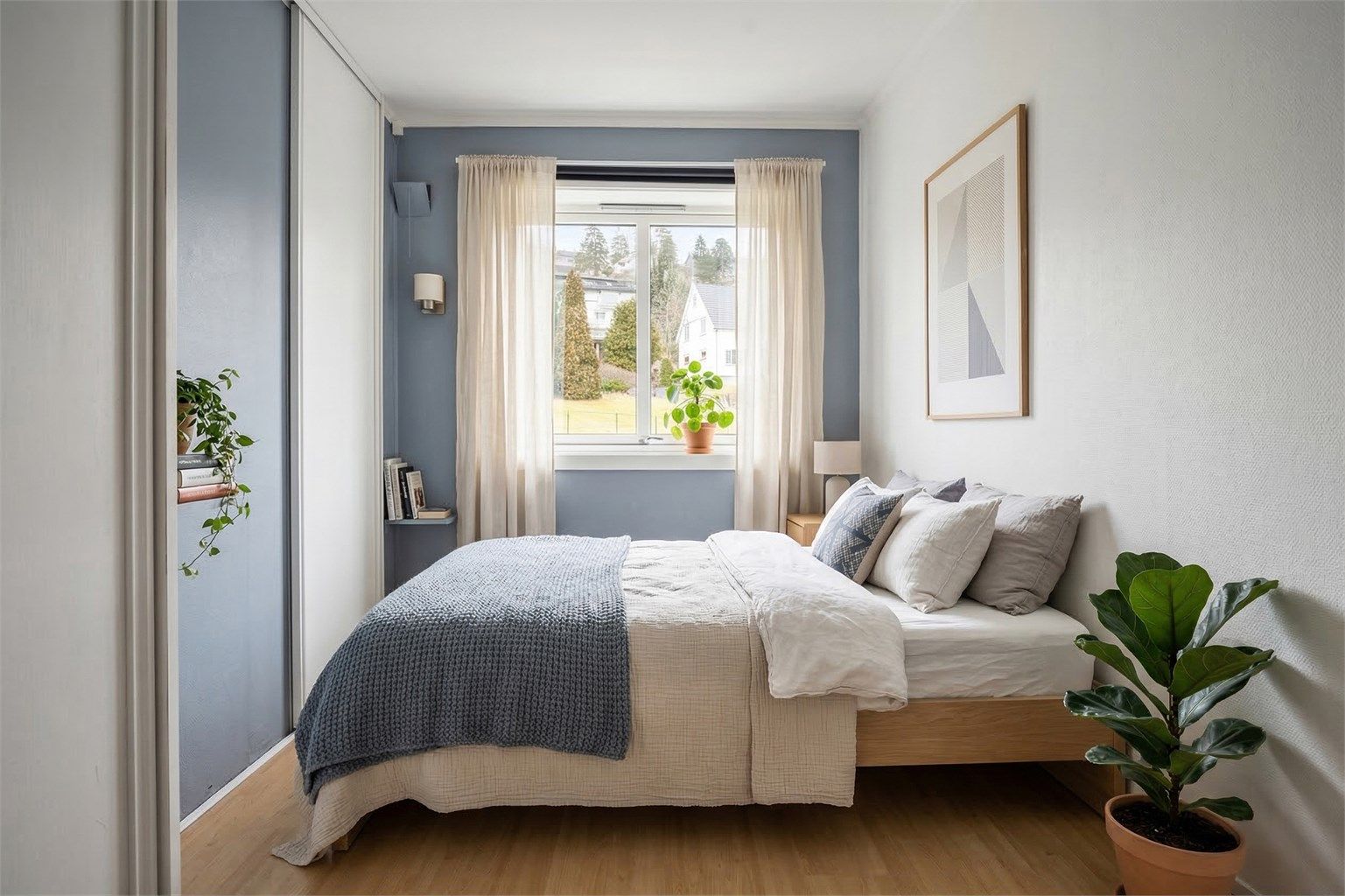 Soverom hvor en garderobe er fjernet til fordel for større soverom- digital illustrasjon