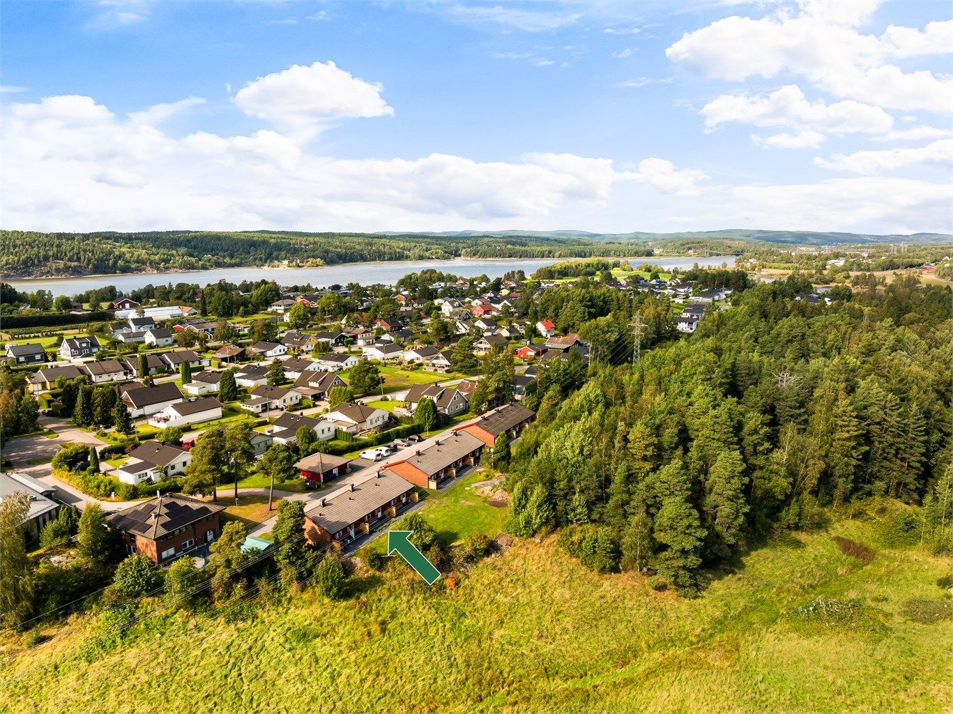 I Vestbyveien 1 bor du oppriktig tilbaketrukket, med naturen rett utenfor.