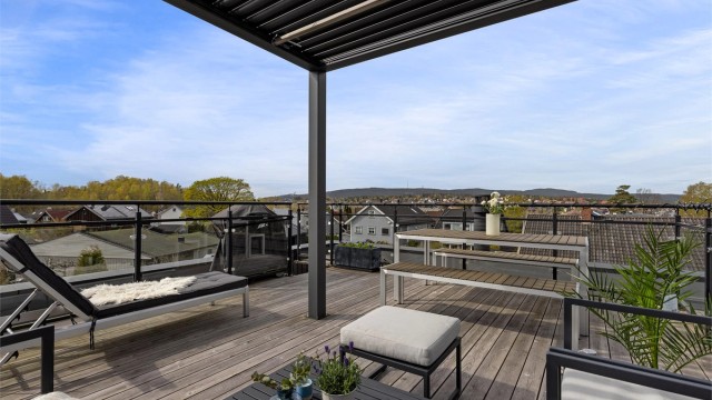 Det er panoramautsikt og upåklagelige solforhold på takterrassen