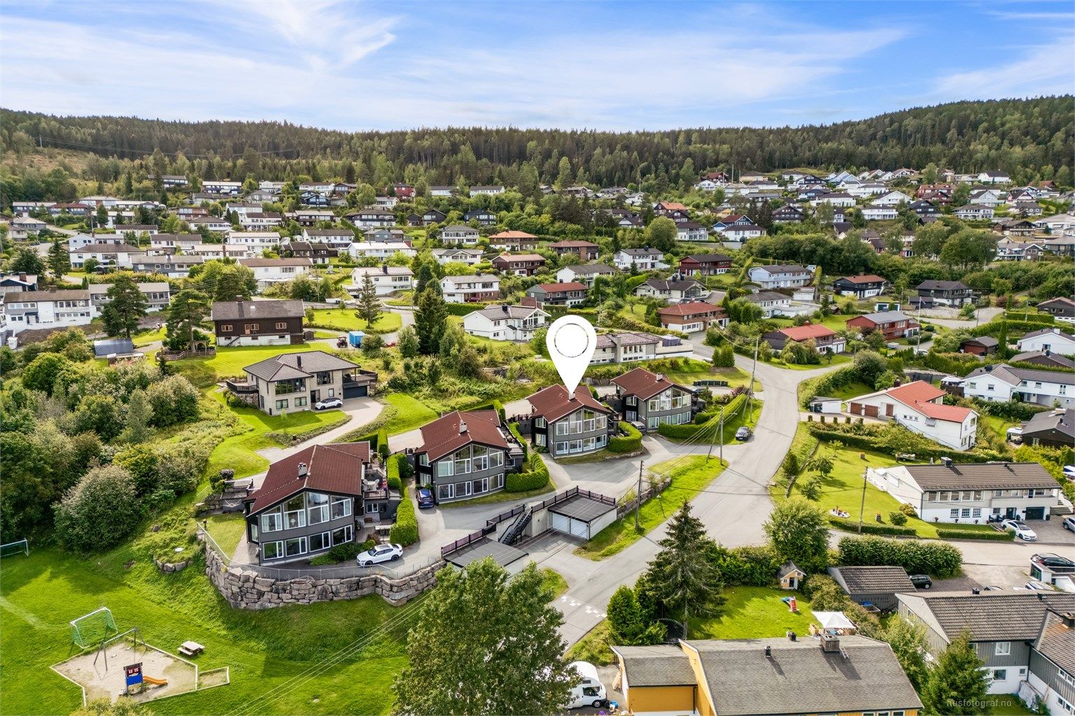 Attraktiv beliggenhet i et veletablert, stille og rolig boligstrøk. Foto: Haiman Askari/Knipzet AS