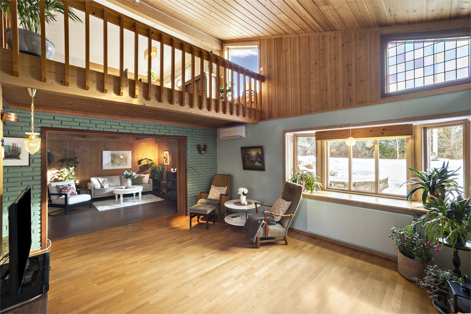 Innholdsrik enebolig med mange fine løsninger på stor og solrik tomt