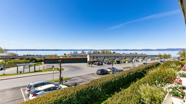 Leiligheten i Refsnesalleen 81B presenteres av Krogsveen.
Fotograf; Børge Oppegård.