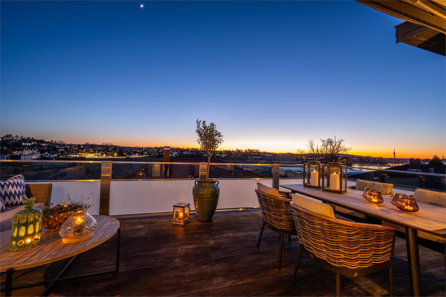 Balkongen har et samlet areal på 21 m², fordelt på to soner.