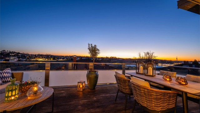 Balkongen har et samlet areal på 21 m², fordelt på to soner.