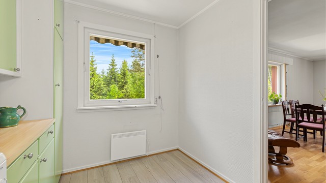 Her er det plass til en liten sittegruppe med lite kjøkkenbord
