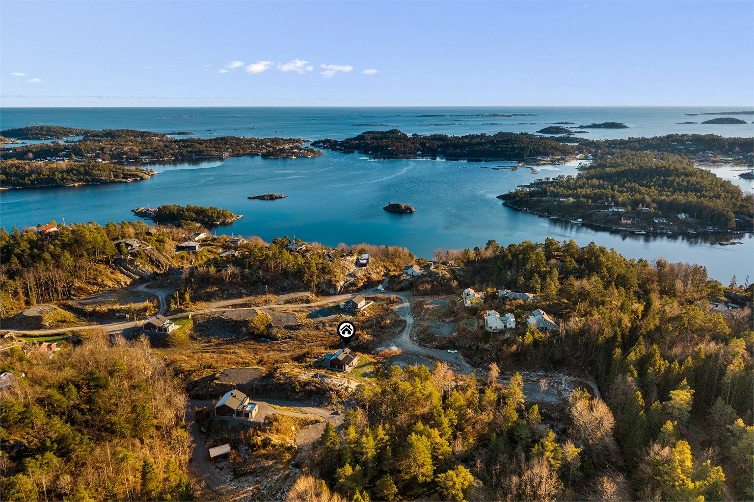 Skjærgården i området er variert og vakker.
