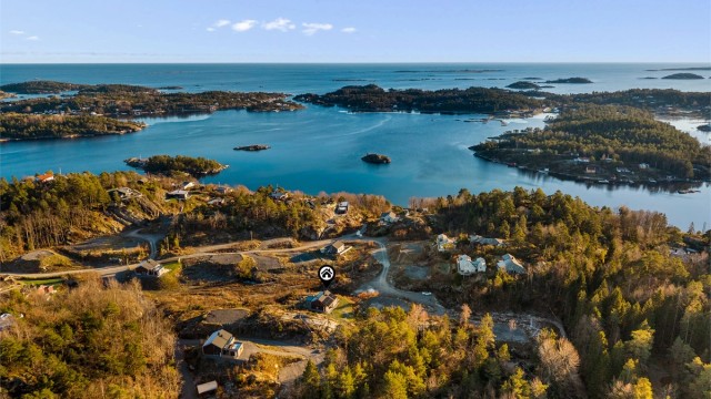 Skjærgården i området er variert og vakker.